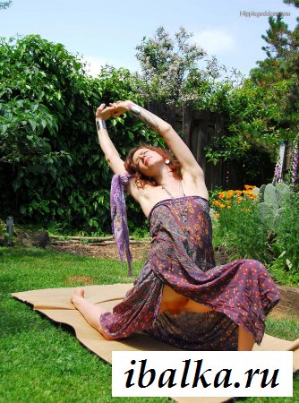 Обнаженная путана с рыжей манухой Обнаженная путана с рыжей манухой