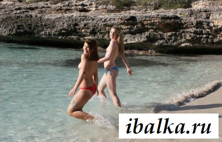 Парочка веселых русских нудисток