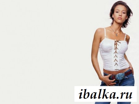 Фото полуобнаженной знаменитости Джессики Альбы