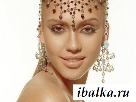 Фото полуобнаженной знаменитости Джессики Альбы