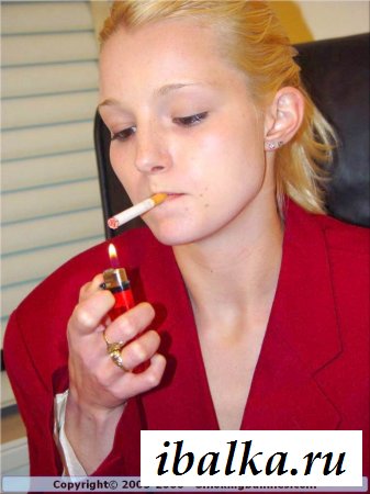 Раздетая дымящая русская шмарина