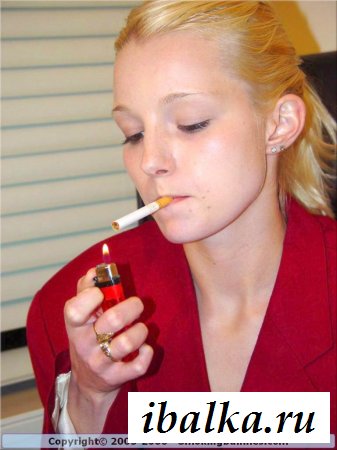 Раздетая дымящая русская шмарина