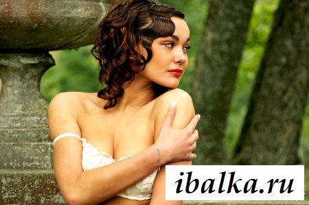 Моя молоденькая обнаженная сучка невысокого роста