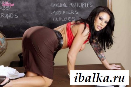 Ухоженная и сиськастая учительница по анатомии