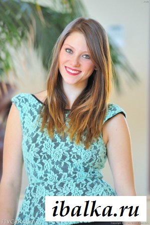 С голенькой писей под юбкой