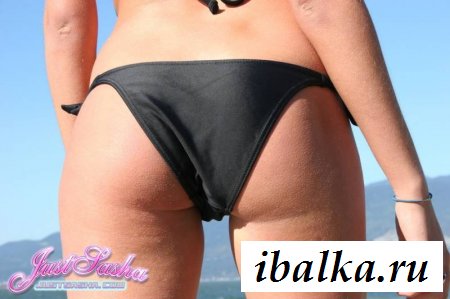 Тайком заснял черные бикини сучки