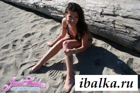 Тайком заснял черные бикини сучки