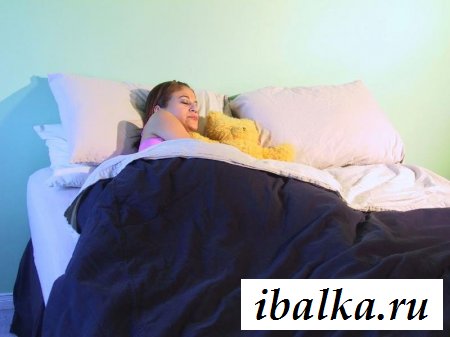 Заснял свою голую спящую телку