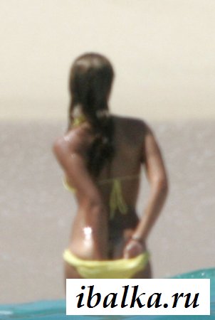 Знаменитость Джессика Альба стянула бикини