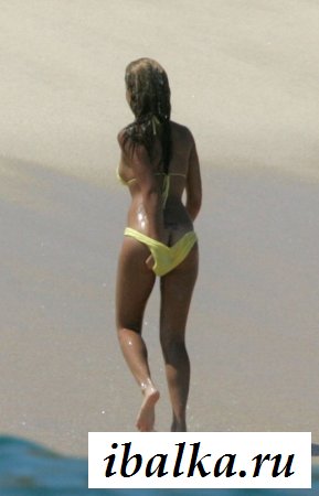 Знаменитость Джессика Альба стянула бикини
