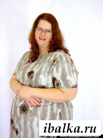 Рыжая толстушка в обнаженке