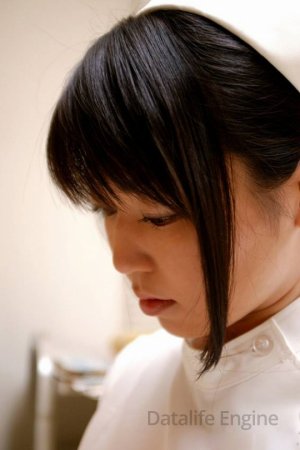 Голая медсестра в белоснежном халатике