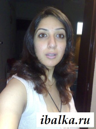 Армянка показывает свой бюст Армянка показывает свой бюст