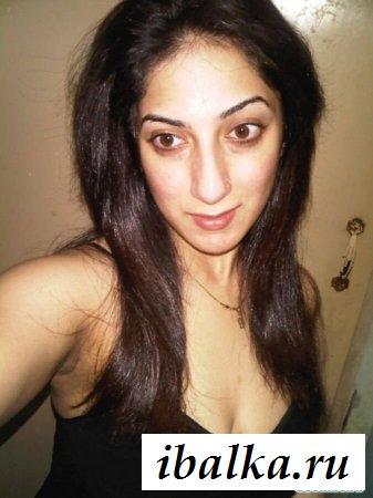 Армянка показывает свой бюст Армянка показывает свой бюст