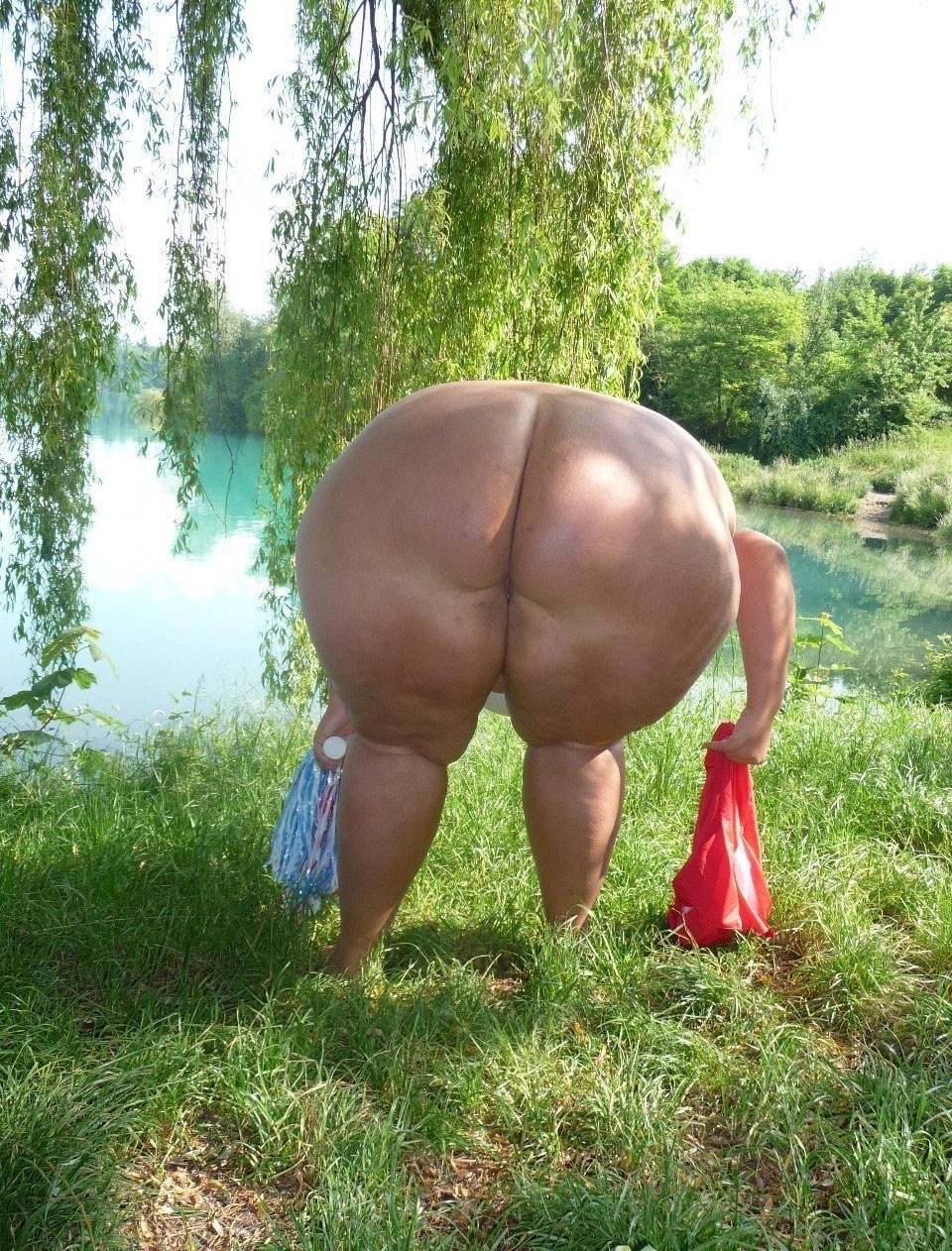 Деревенские большие задницы