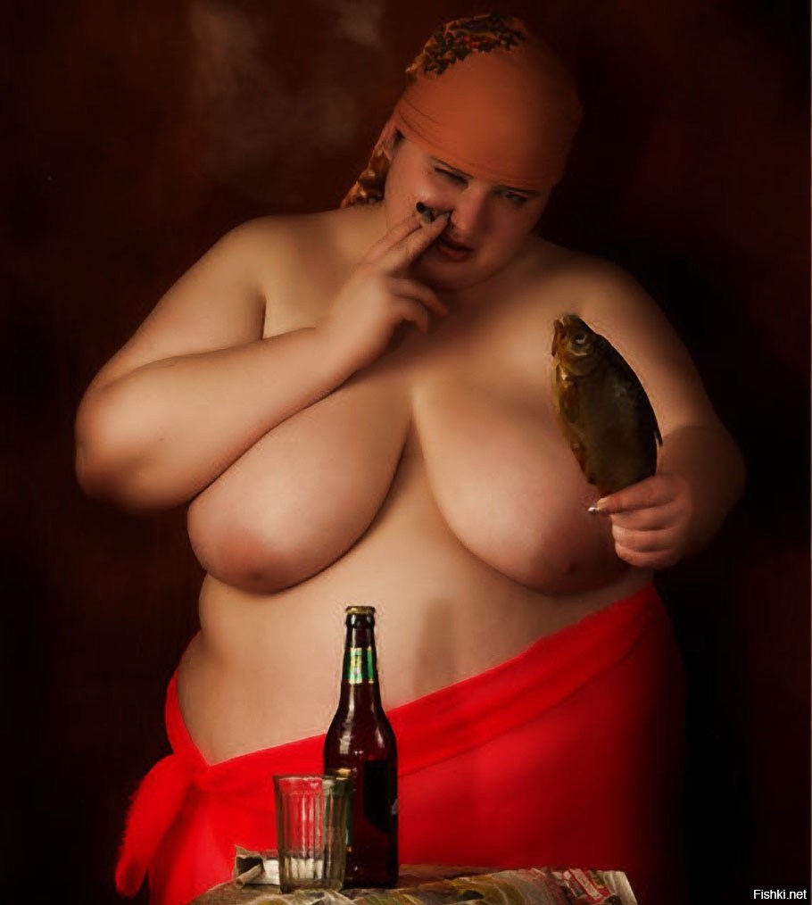 Баба с голыми сиськами и пивом