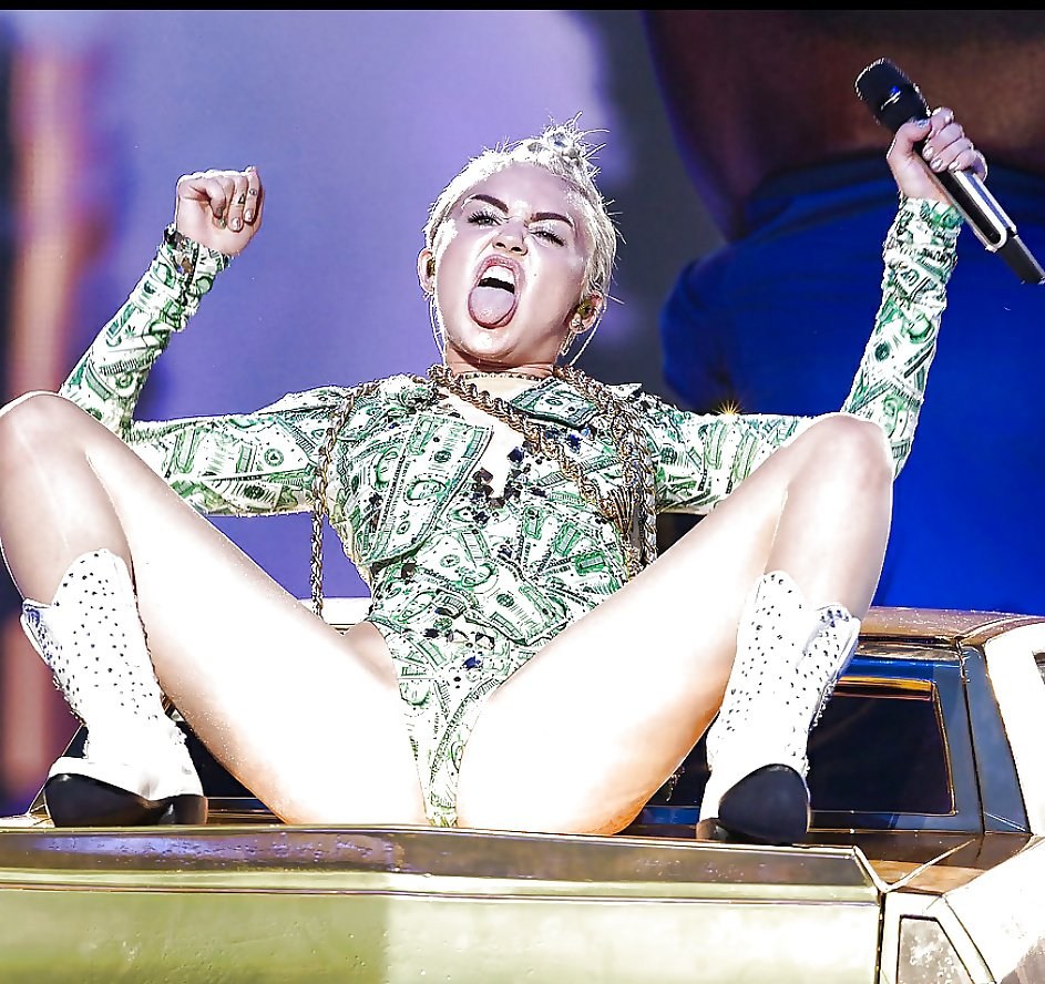 Катя самбука голая в клубе