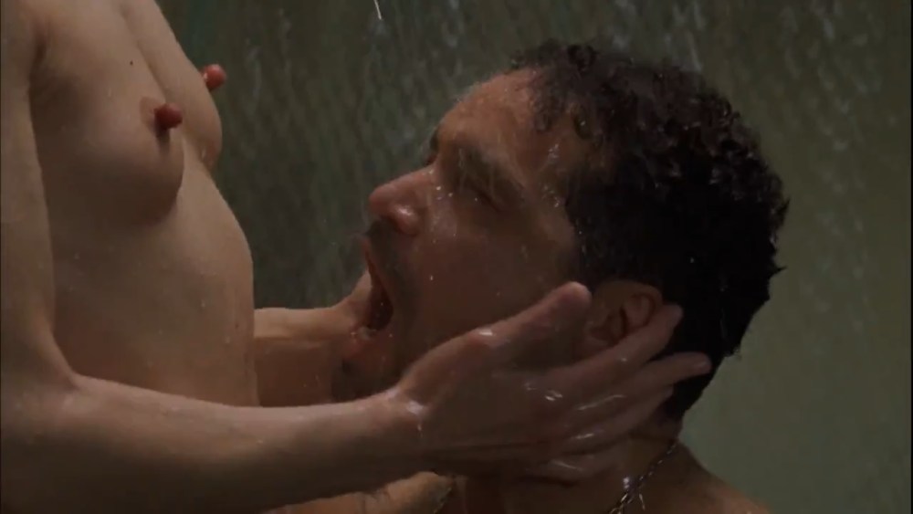 Голая Мила Йовович в фильме Калибр 45