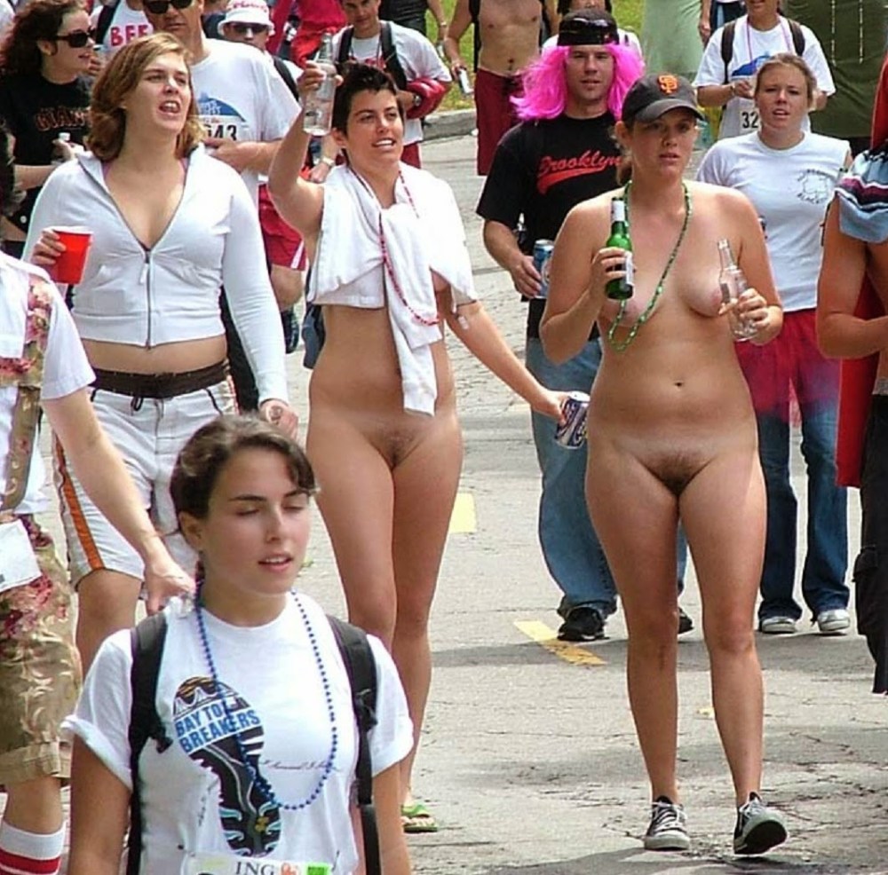 Голый низ одетый верх ню