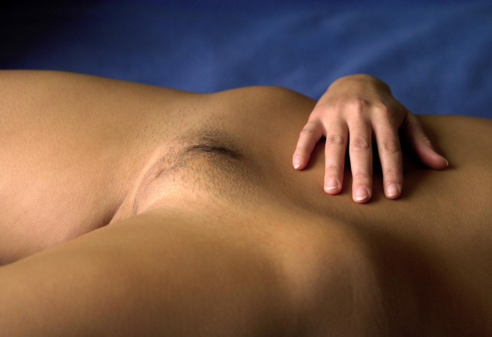 Голые женщины с выпуклым лобком