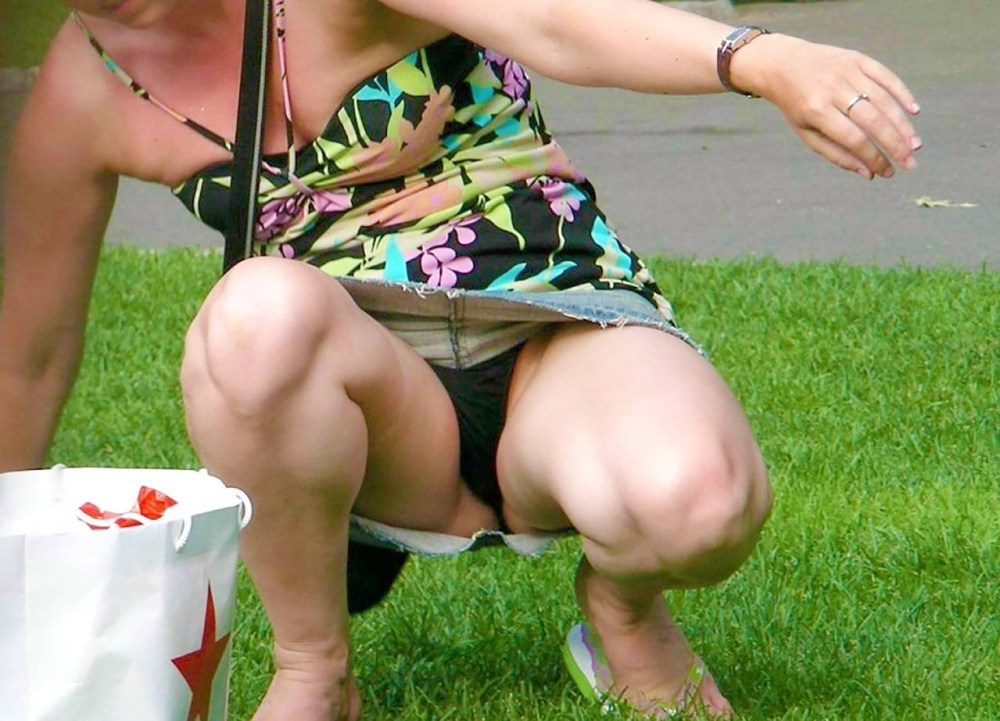 Подглядывание под юбку мастурбация