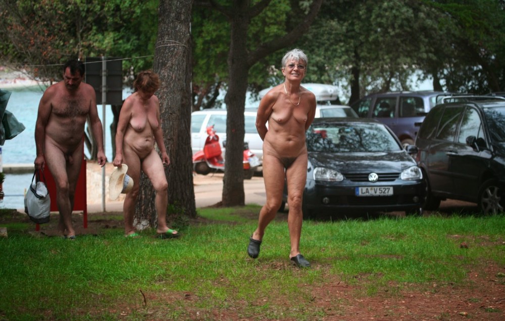 Эксгибиционистки fkk Family