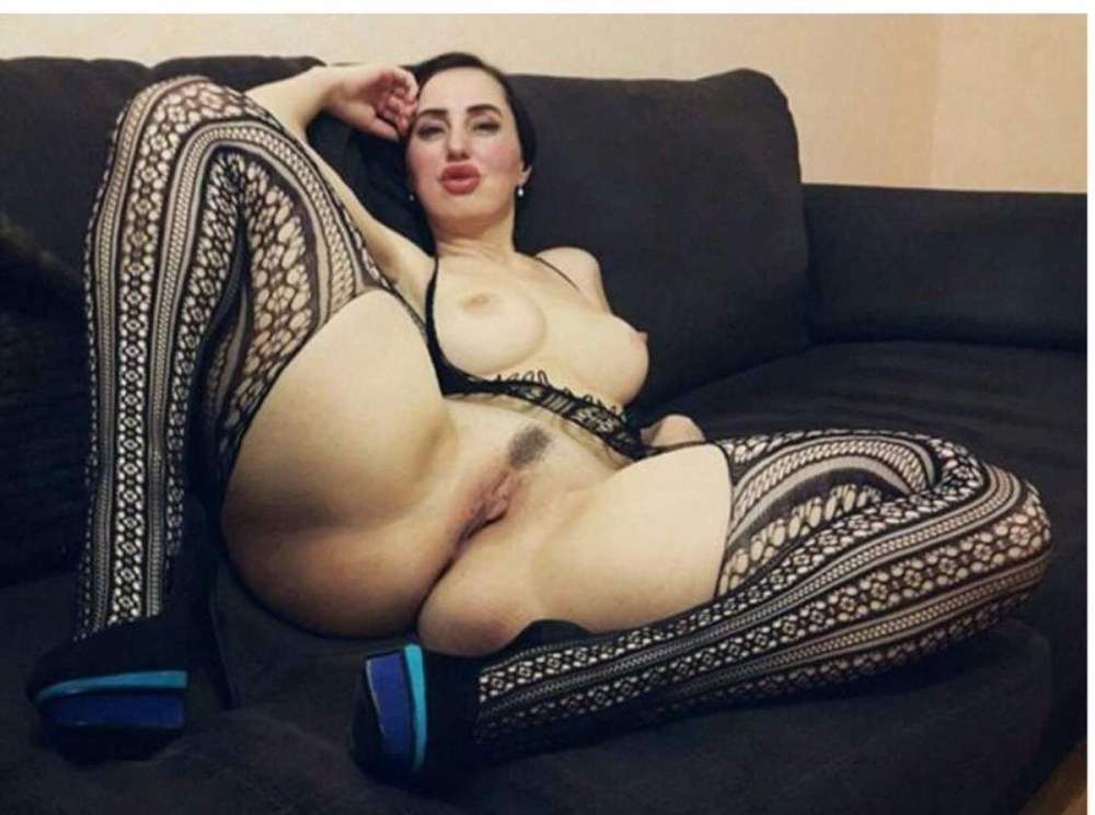 Голые пожилые с большими .бедрами