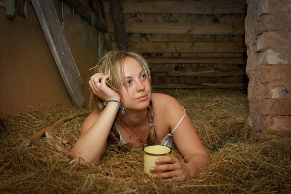 Девушки на сеновале