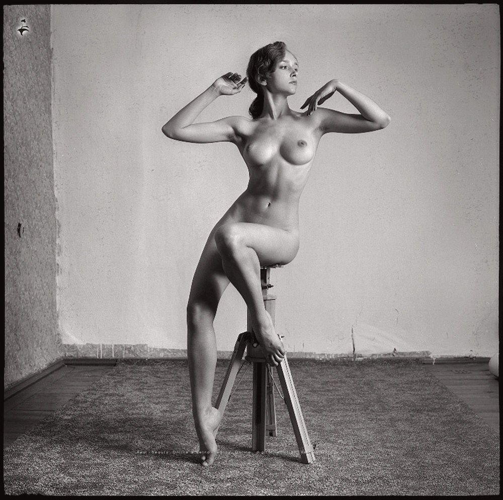 Художница и натурщик. Член.