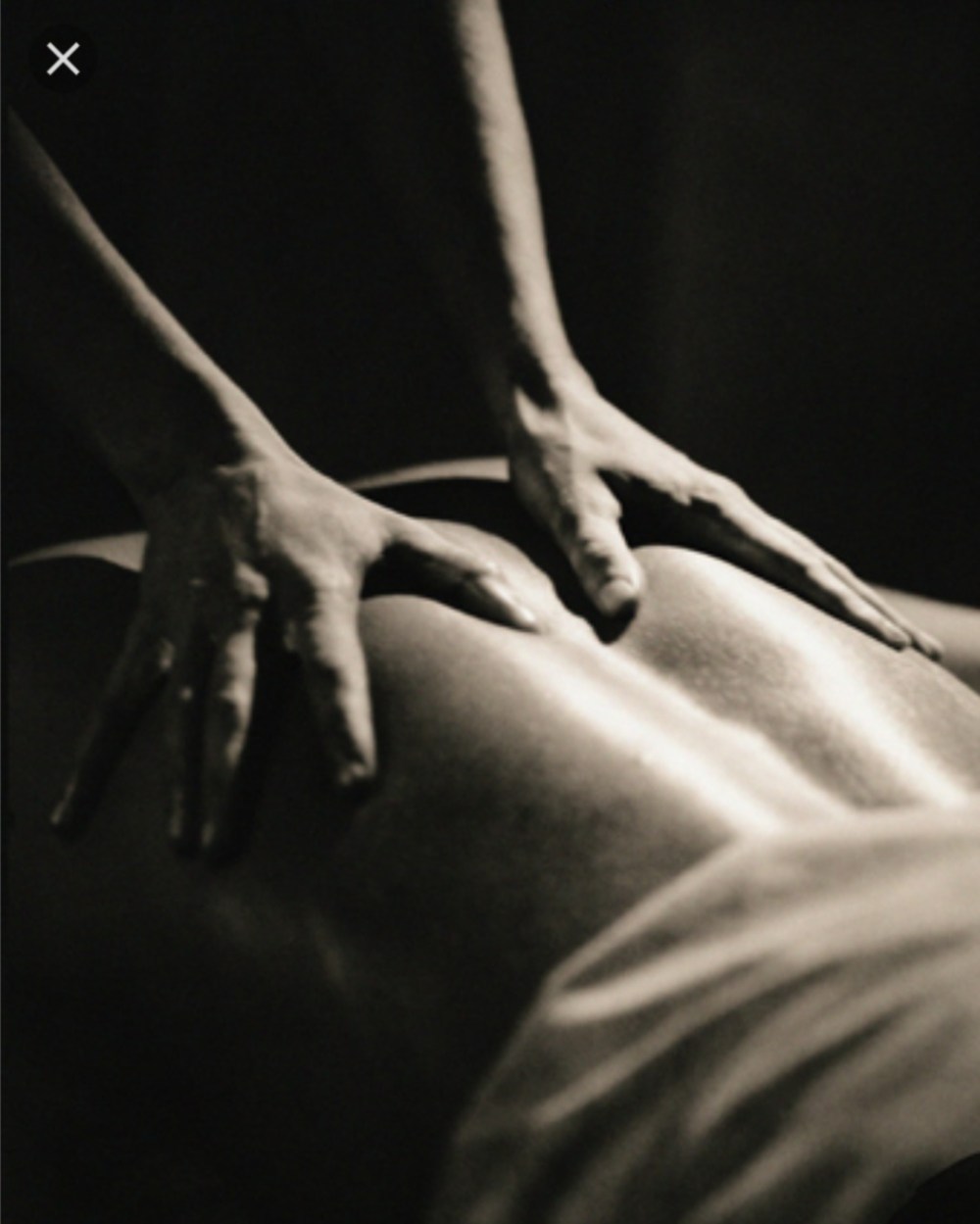 Ногтями по спине мужчины