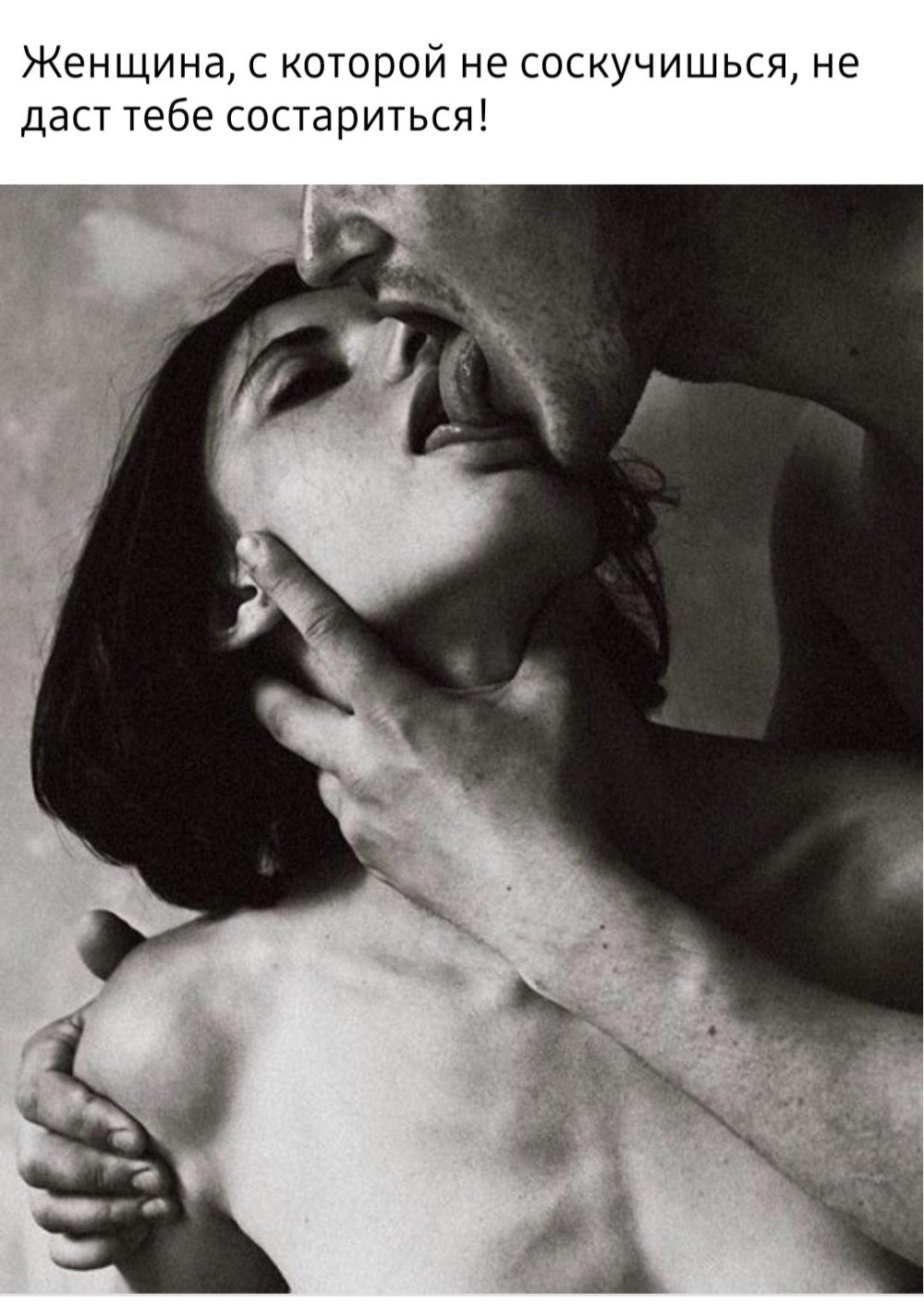 Парни обнимаются гиф