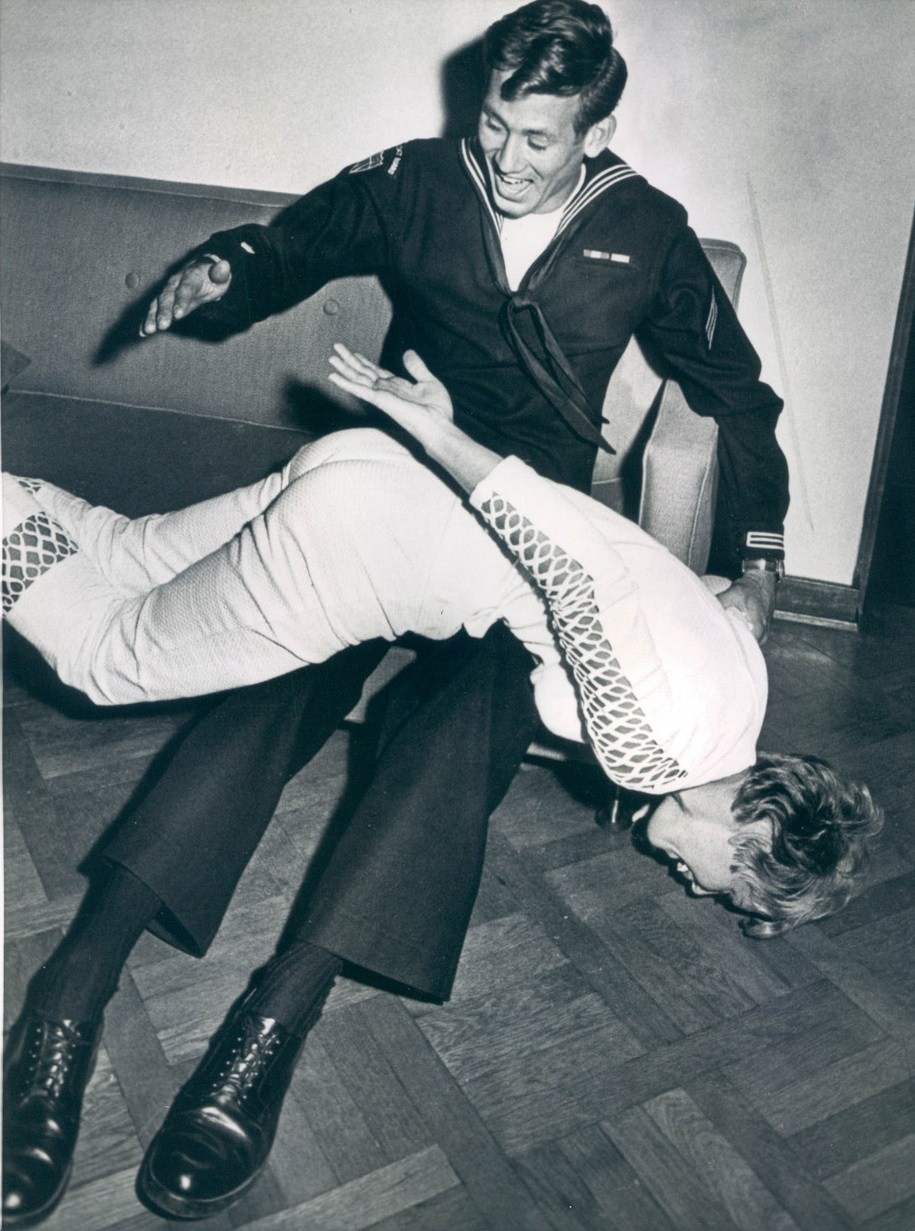 Телесные наказания юношей