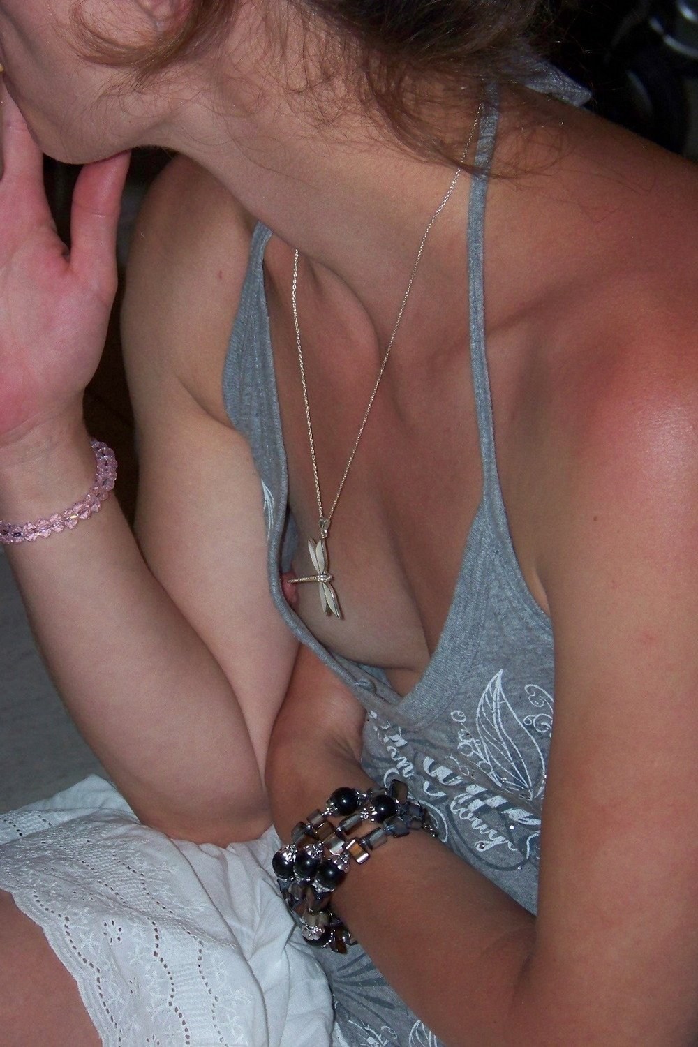 Сиськи на пляже подсмотренное