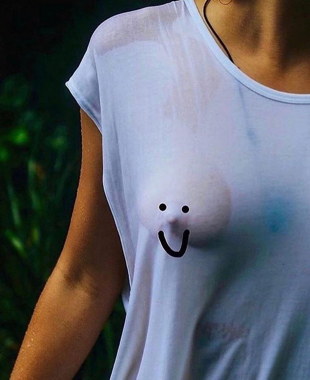 Порно в майке без лифчика (69 фото)