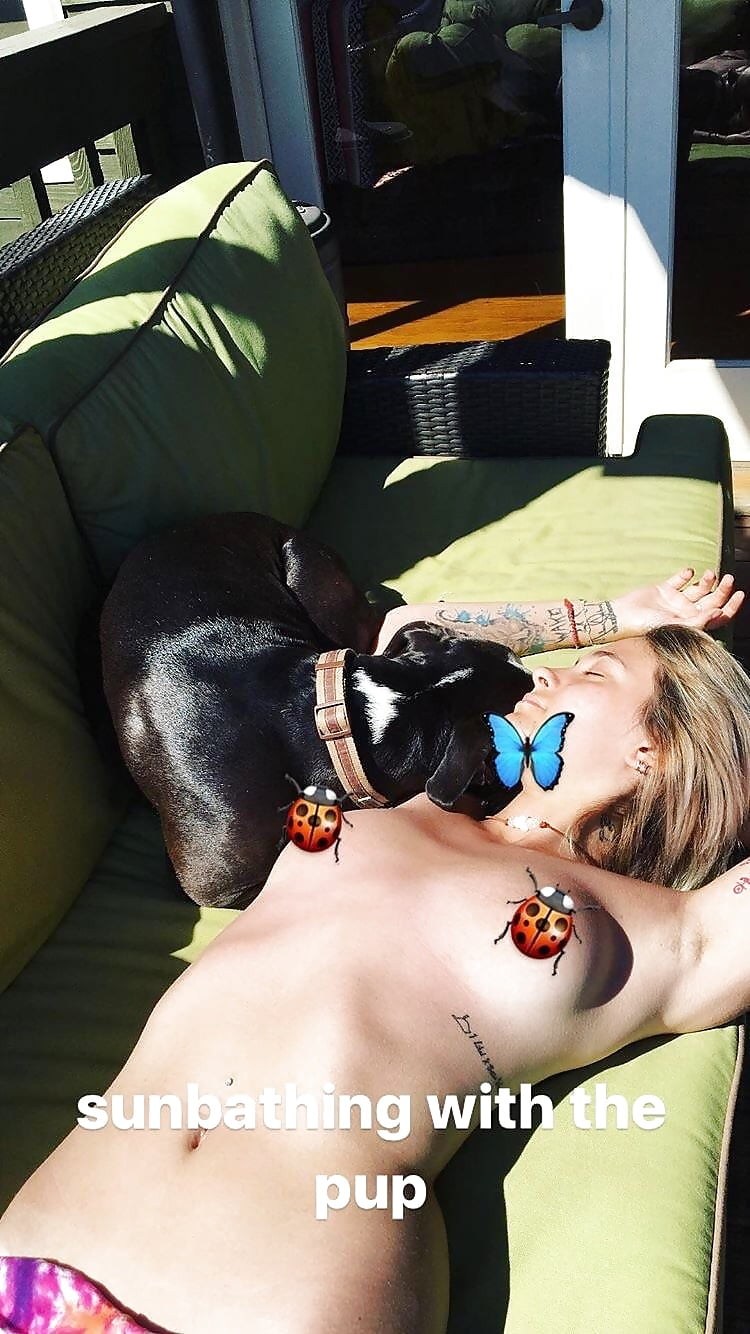 Paris Jackson topless