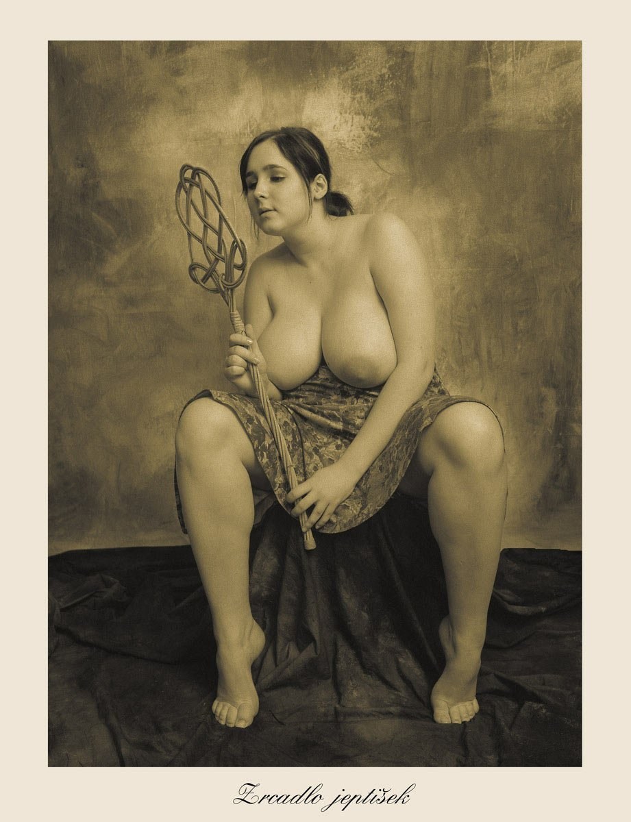 Пожилые женщины в стиле ню