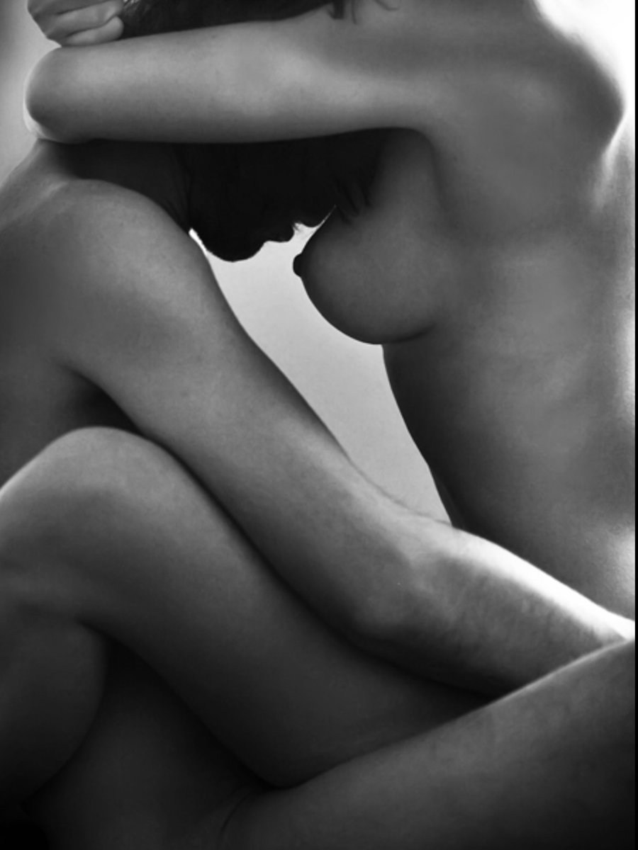 Красивый поцелуй в попку