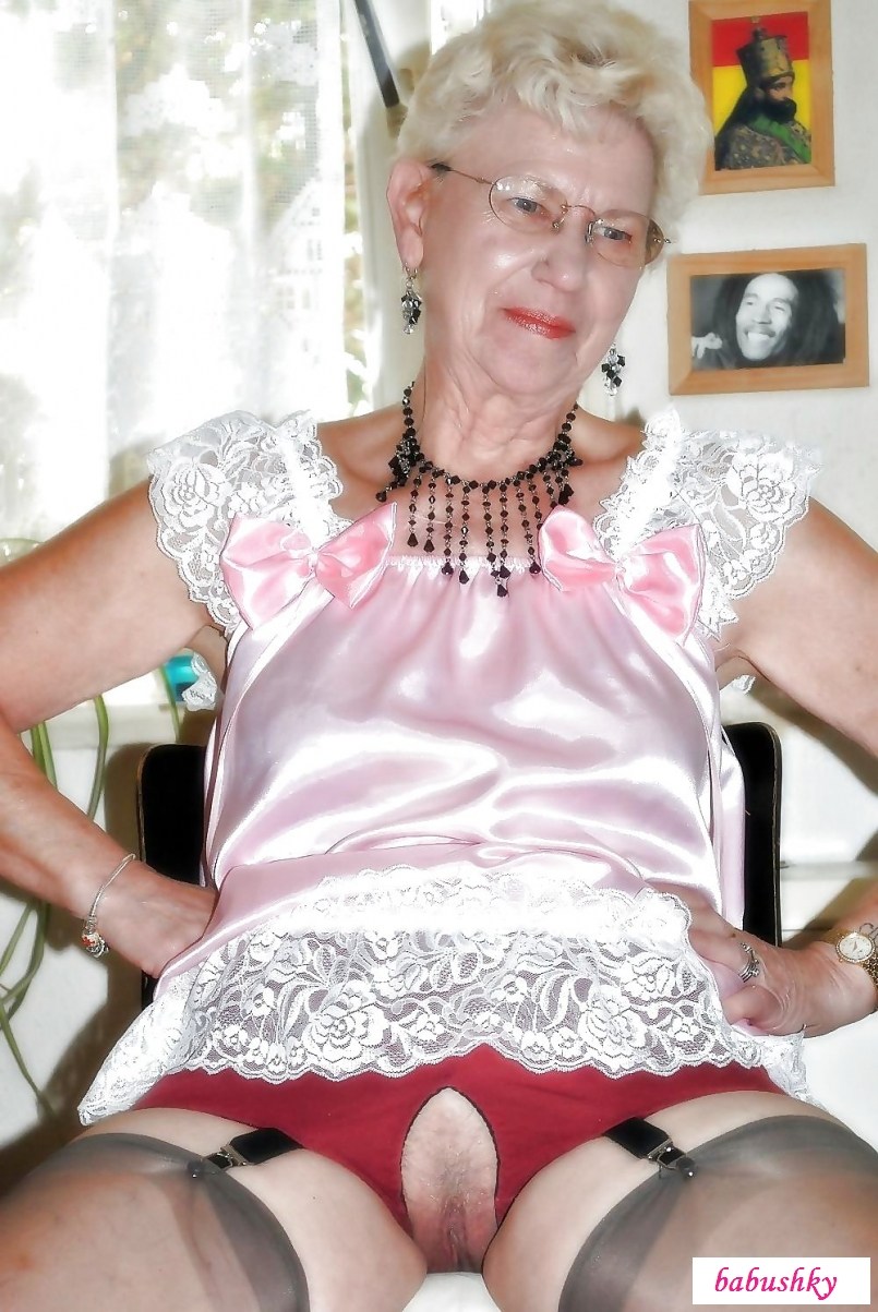 Старые женщины в чулках лесби