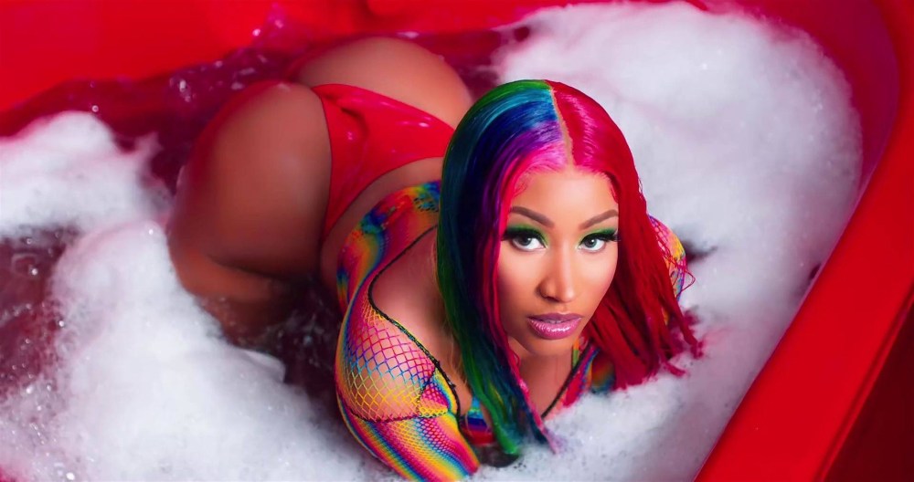 Ники Минаж голые сиськи