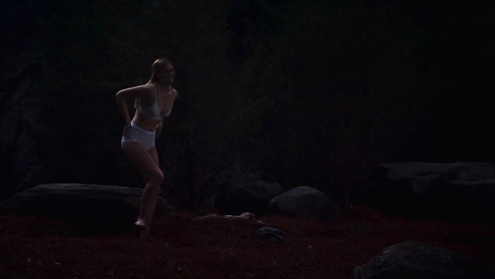 Красивый животик ню. С пирсингом