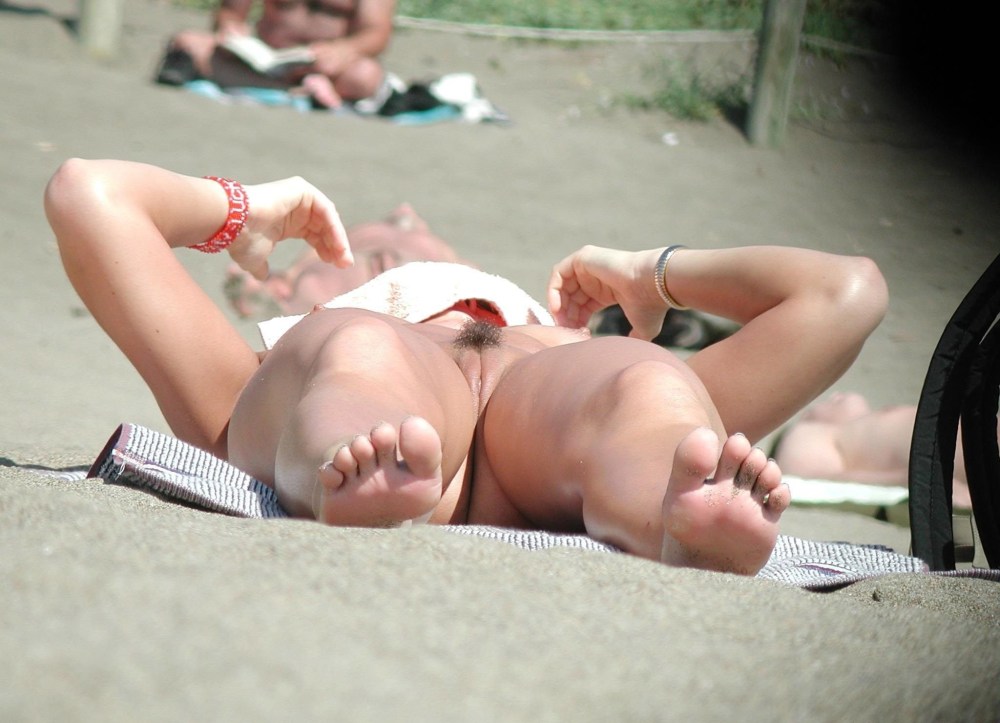 Вуайерист Упскирт на пляже