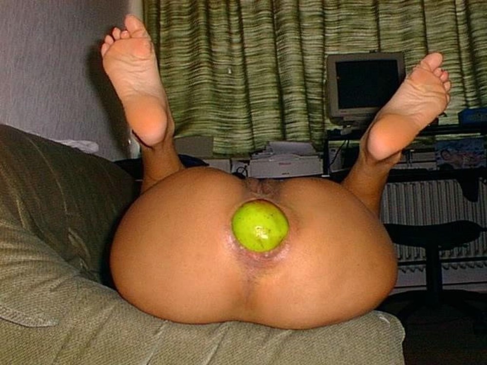 Фистинг большими овощами и фруктами