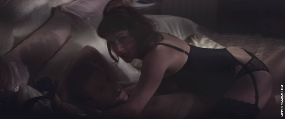 Карла Гуджино постельные сцены