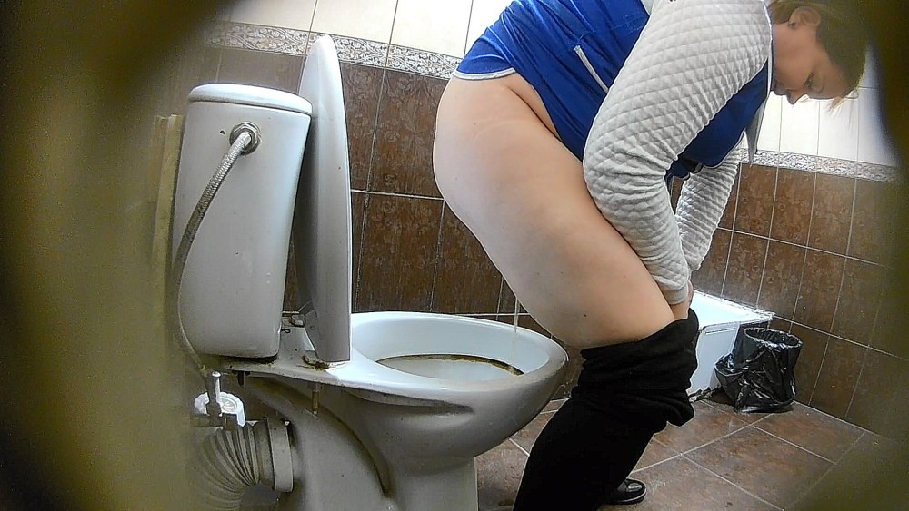 Скрытая камера в туалете поезда