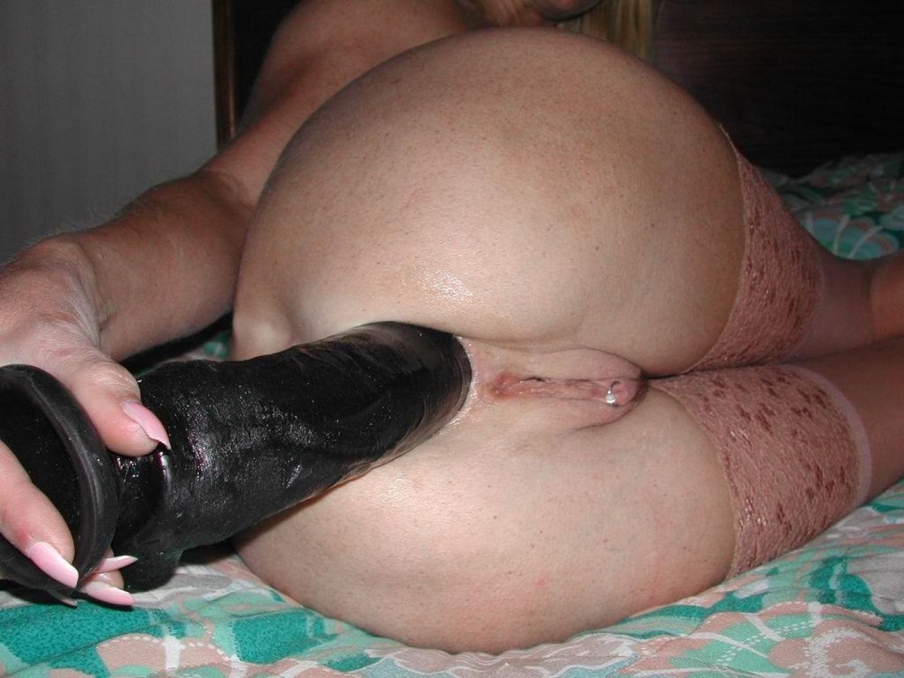 Анальный фистинг огромными предметами