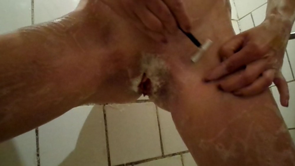 Кончил на волосатый лобок