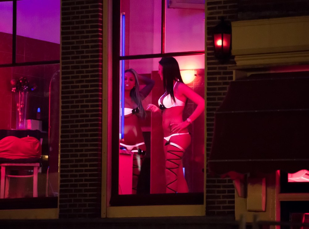 Амстердам квартал красных фонарей кабинки