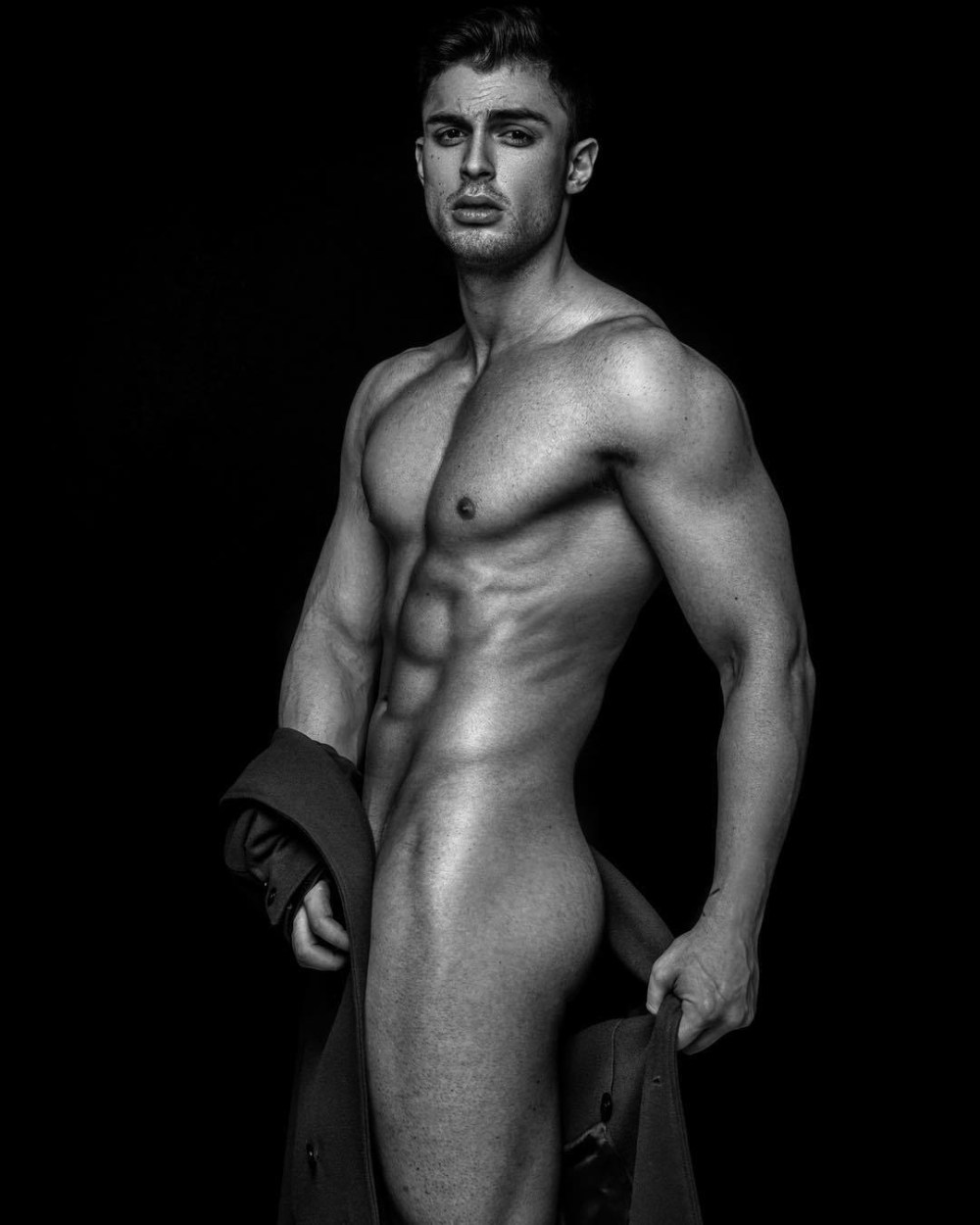 Рафаэль аленкар men голый