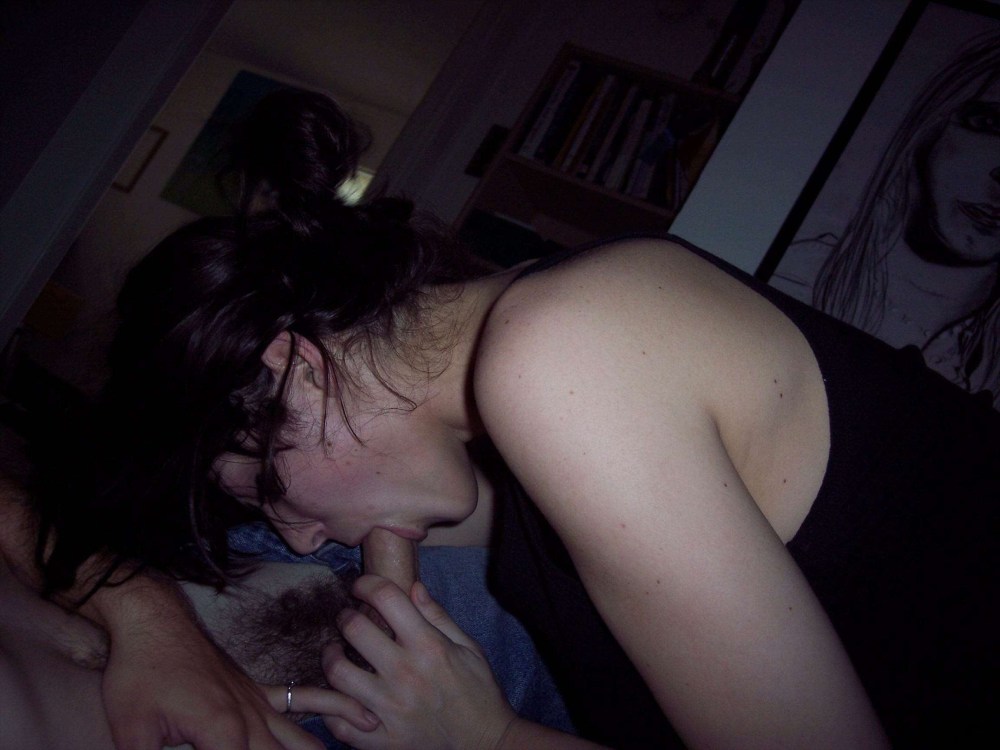 Отсосала пьяная брюнетка