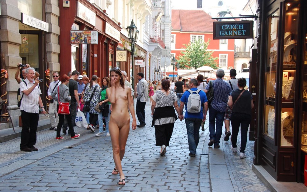 Без трусов на улицах Питера